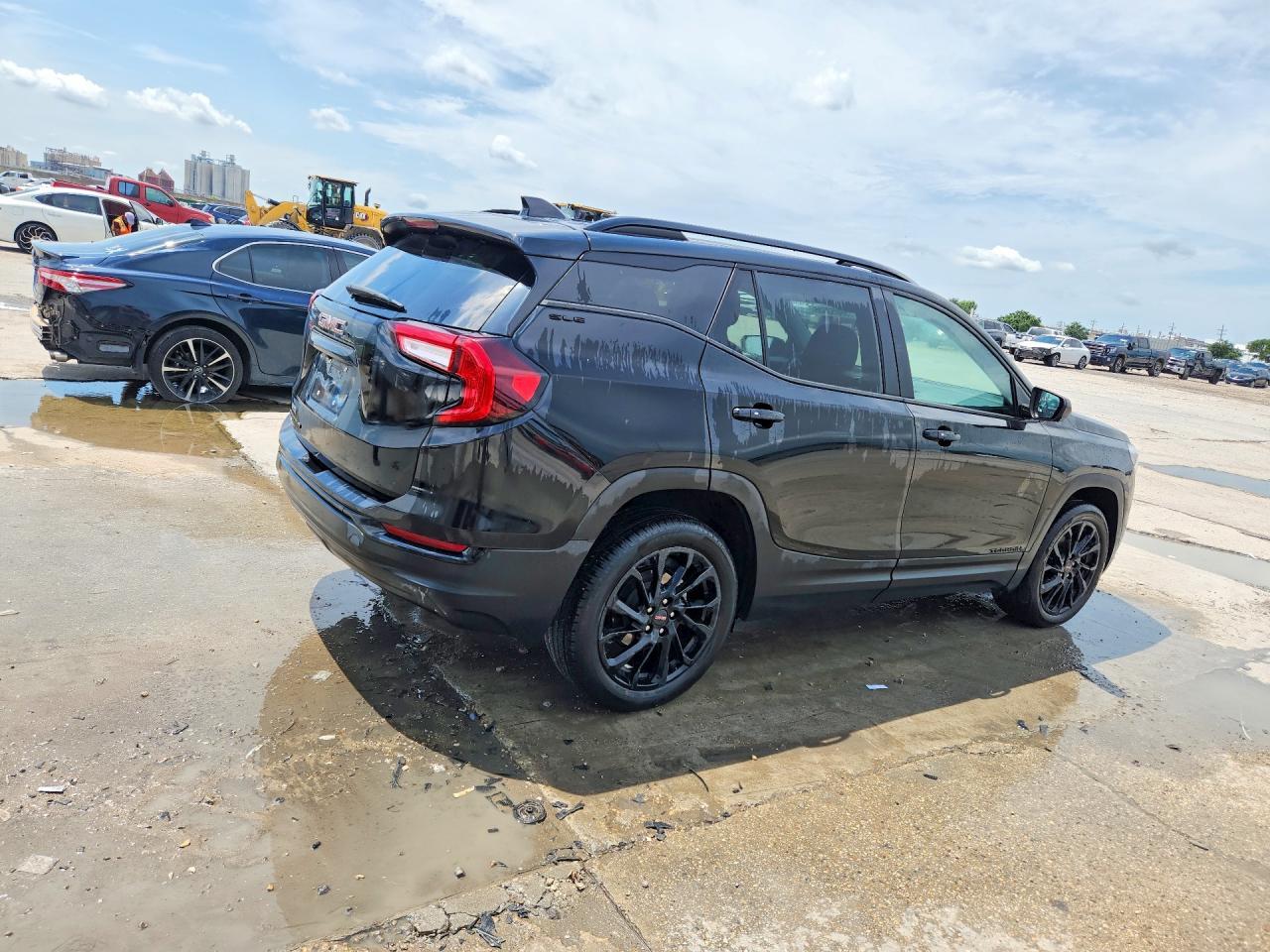 2024 GMC Terrain Sle - Image 3