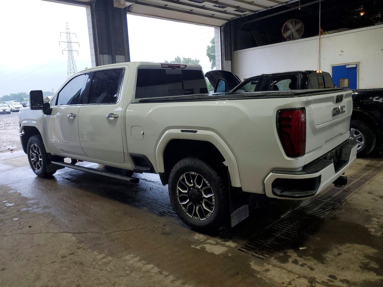 2024 GMC Sierra K3500 Denali Ultimate - Image 2