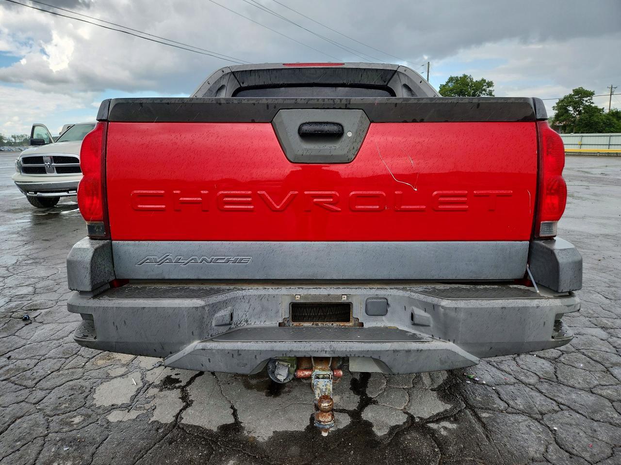 2002 Chevrolet Avalanche C1500 - Image 6