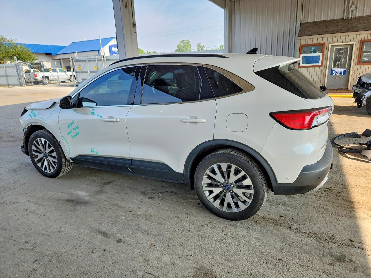 2020 Ford Escape Titanium - Фото 2