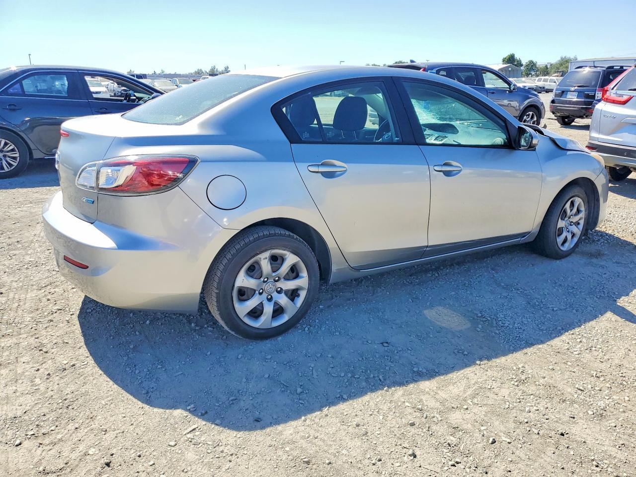 2013 Mazda 3 I - Image 3