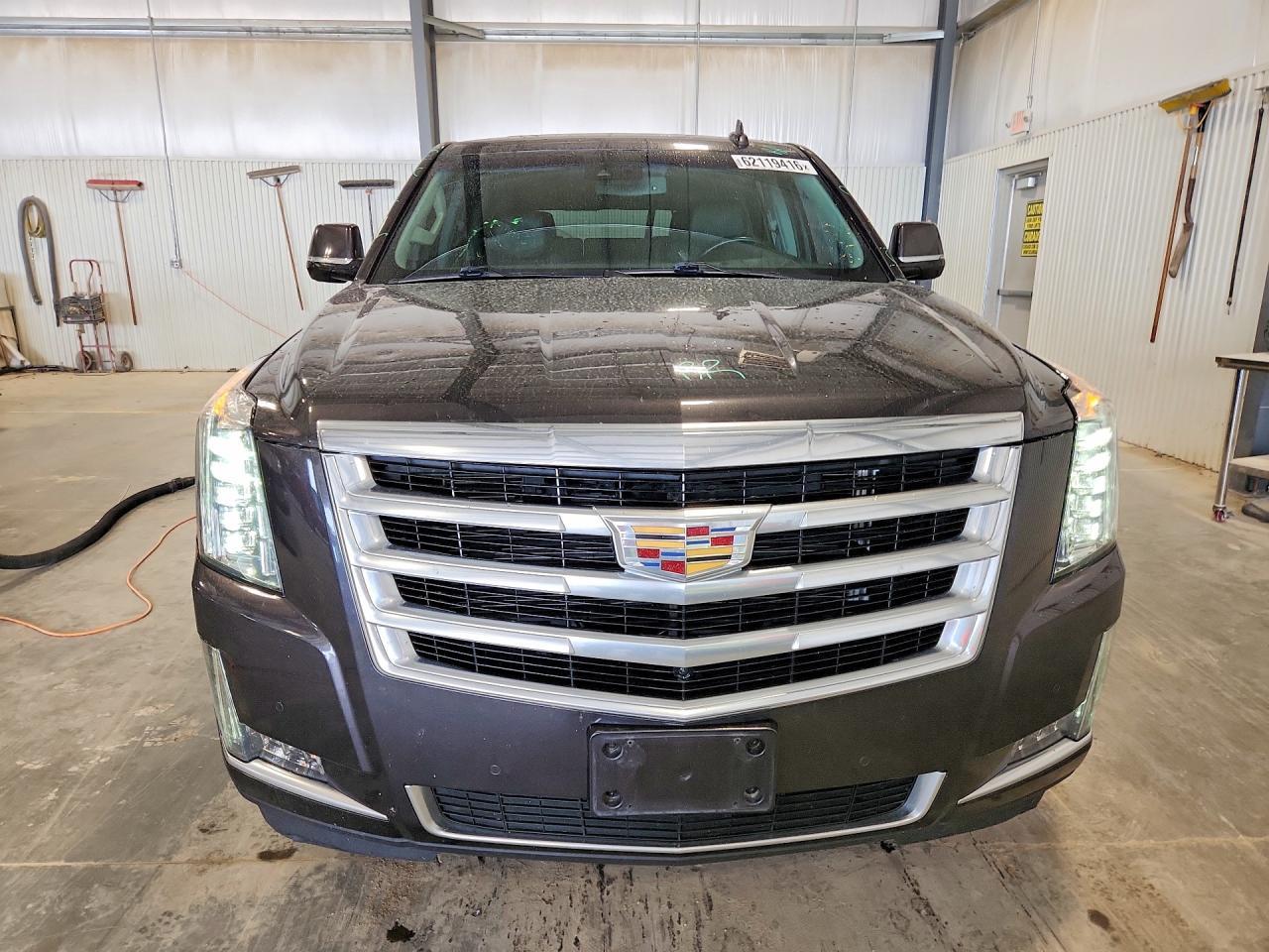 2016 Cadillac Escalade Luxury - Image 5