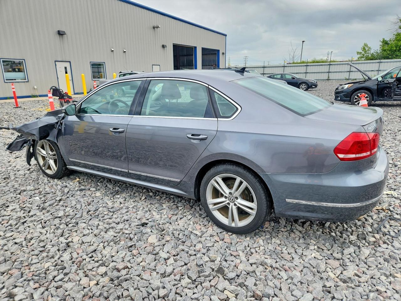 2012 Volkswagen Passat Sel - Фото 2