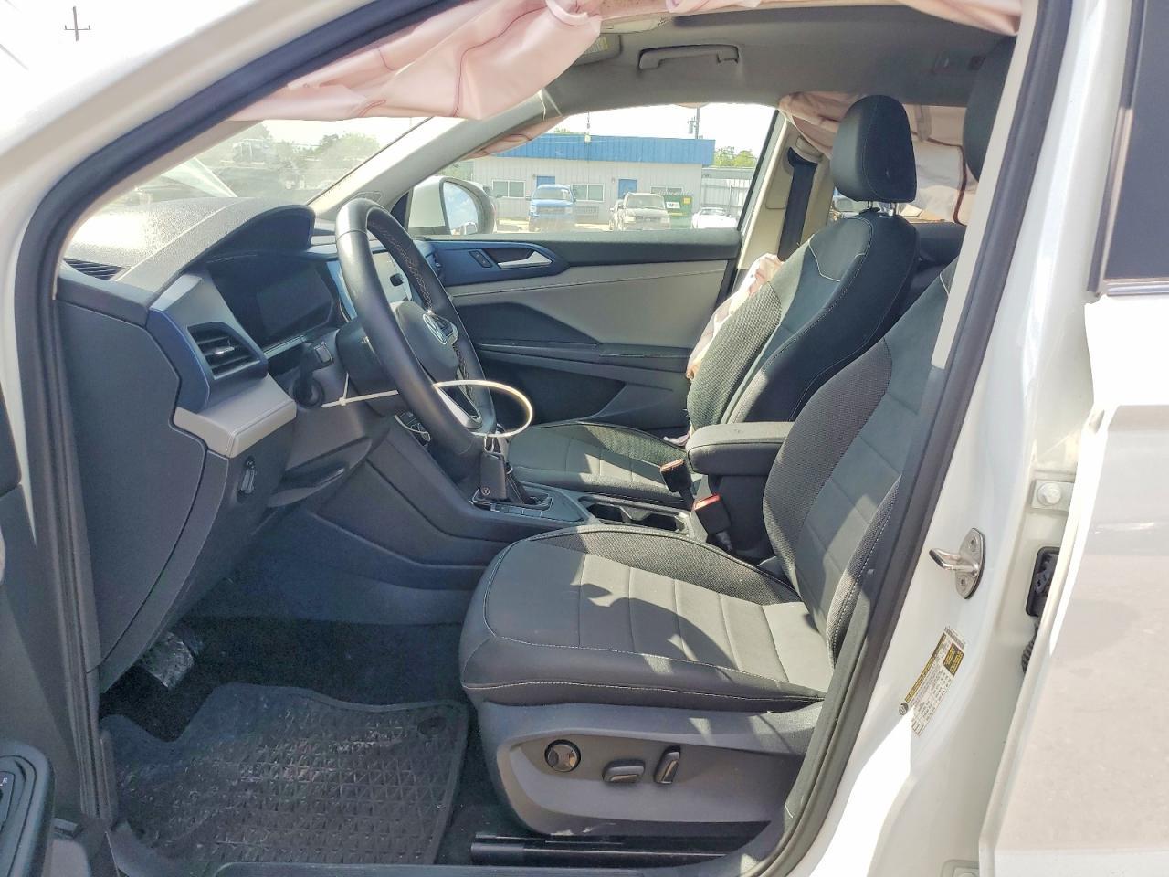 2024 Volkswagen Taos Se - Image 7