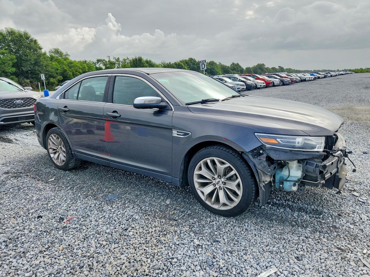 2017 Ford Taurus Limited - Image 4