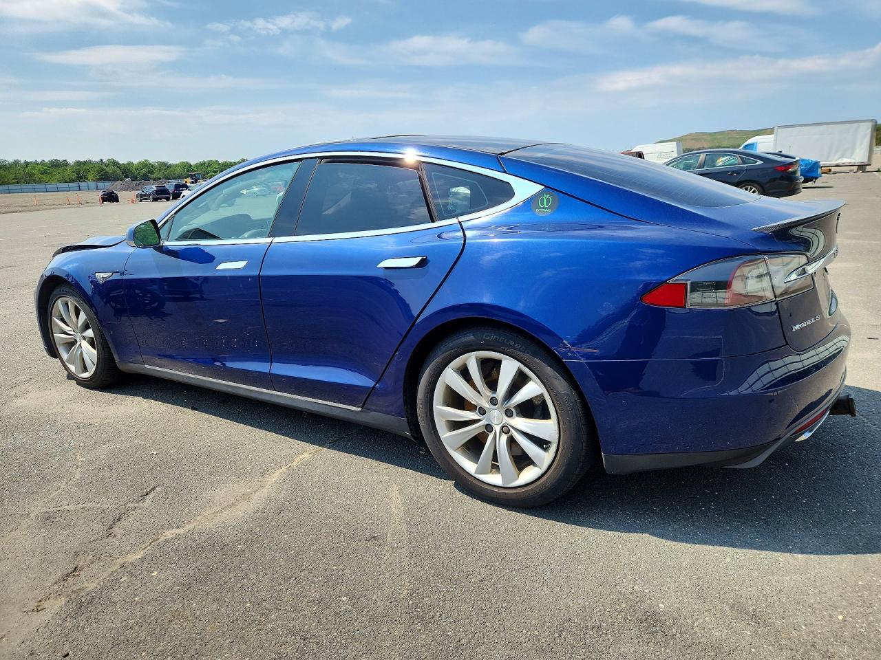 2015 Tesla Model S 85D - Image 2
