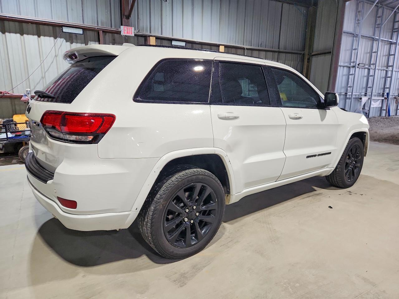 2019 Jeep Grand Cherokee Laredo - Image 3
