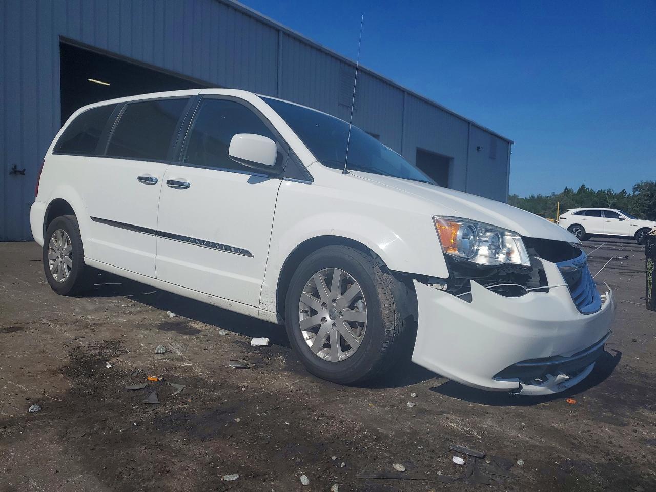 2015 Chrysler Town & Country Touring - Image 4