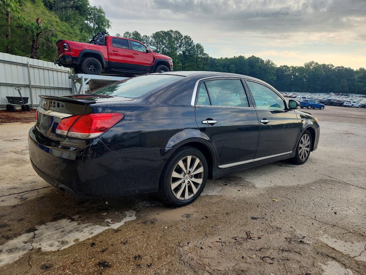 2012 Toyota Avalon Limited - Image 3
