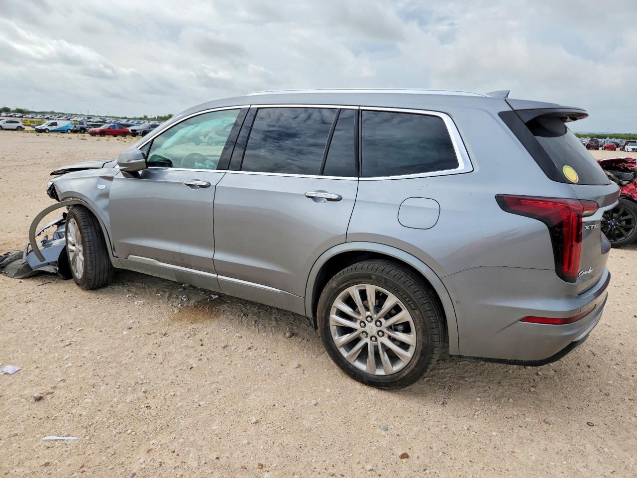 2025 Cadillac Xt6 Premium Luxury - Image 2