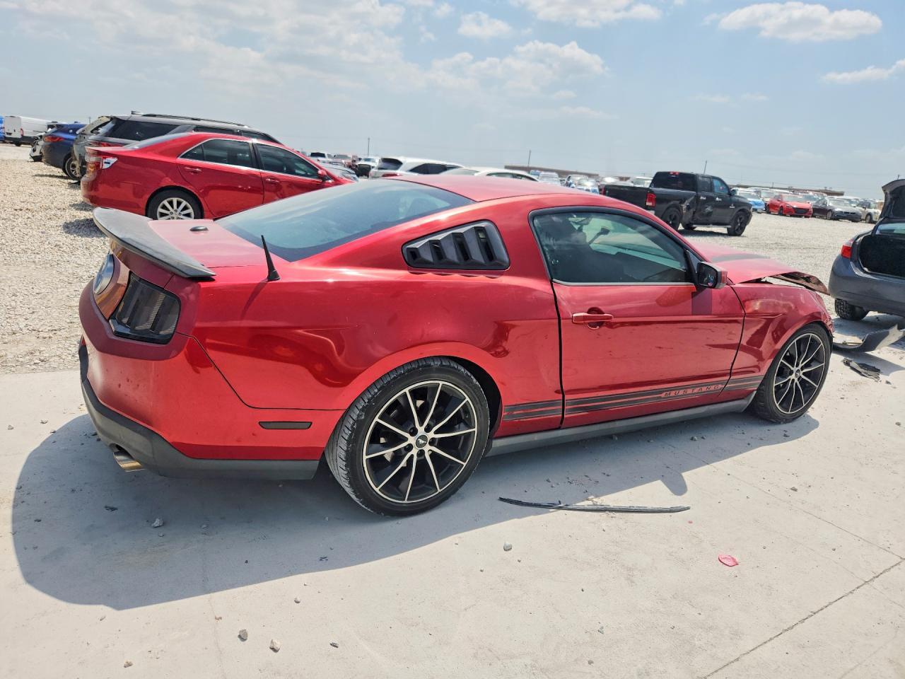 2010 Ford Mustang - Фото 3