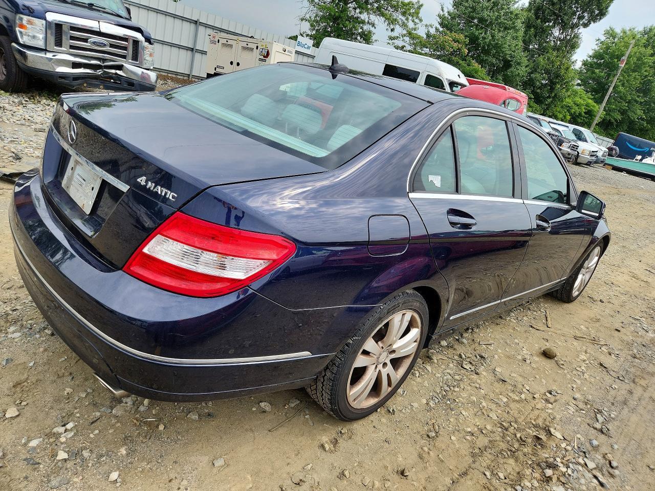 2010 Mercedes-Benz C 300 4Matic - Фото 3