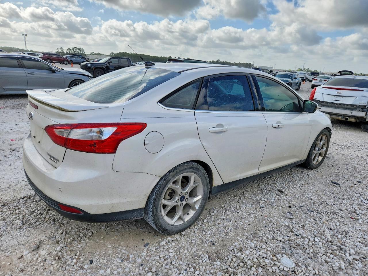 2014 Ford Focus Titanium - Фото 3