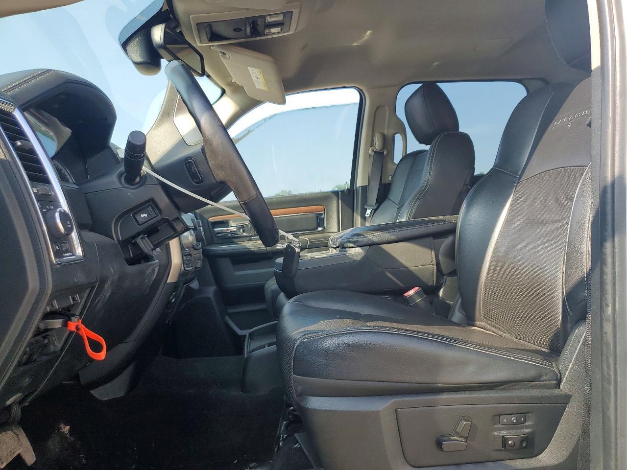 2017 Ram 1500 Laramie - Image 7