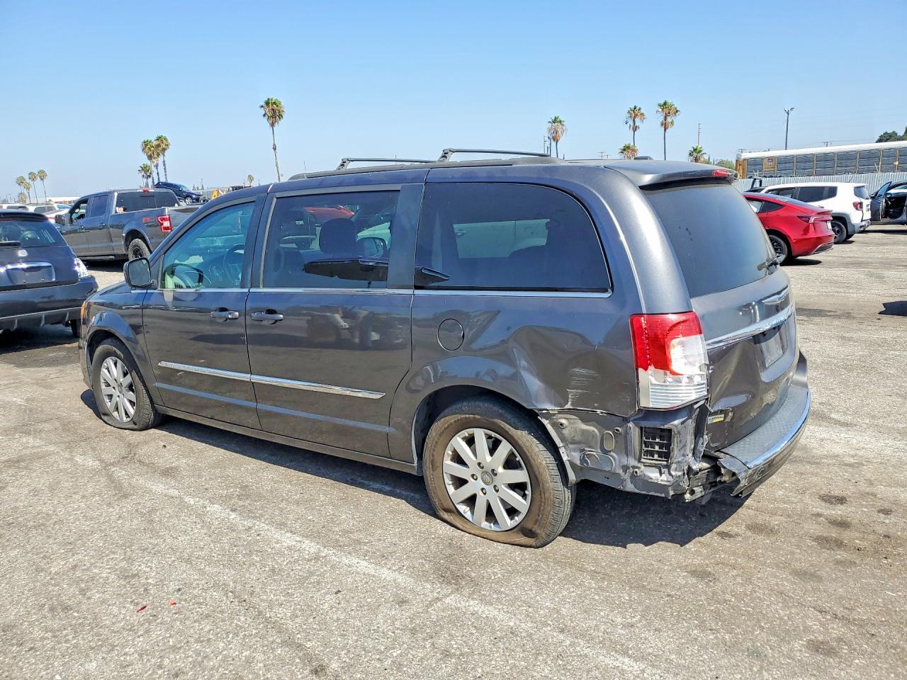 2015 Chrysler Town & Country Touring - Image 2