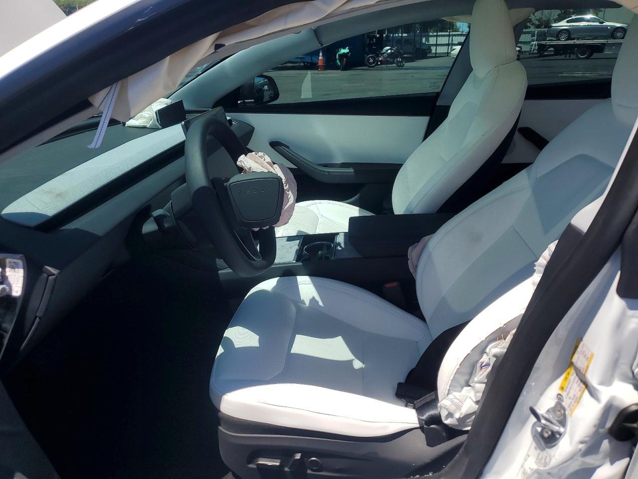 2026 Tesla Model 3 - Фото 7