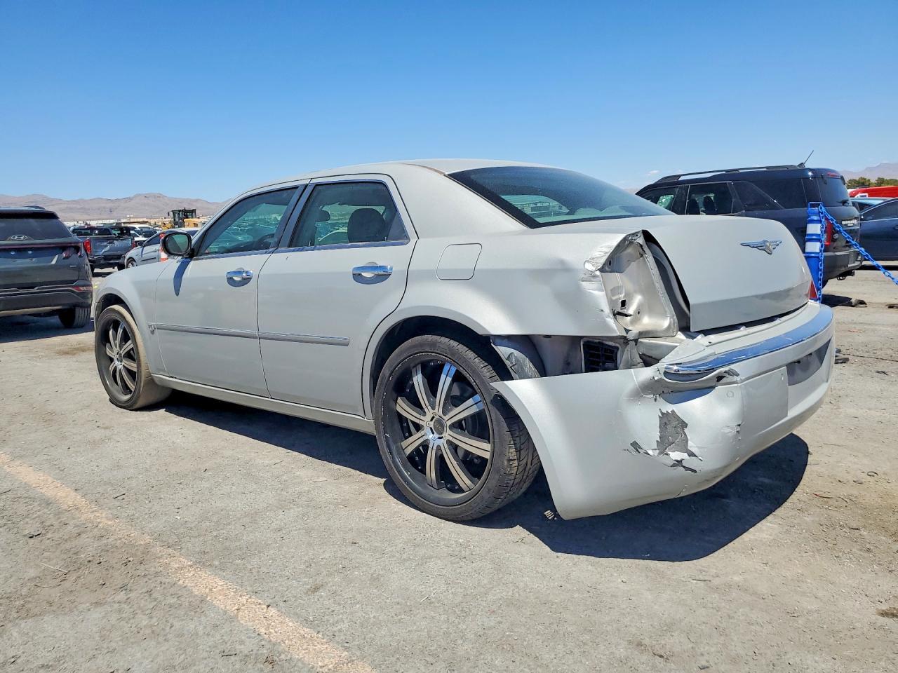 2006 Chrysler 300C - Image 2