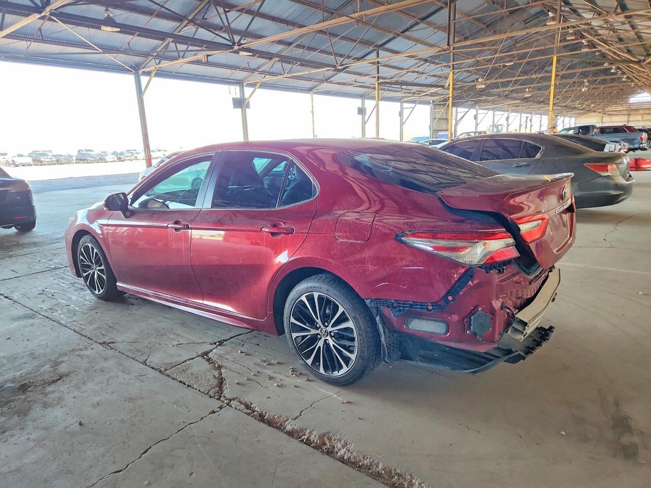 2018 Toyota Camry Se - Фото 2
