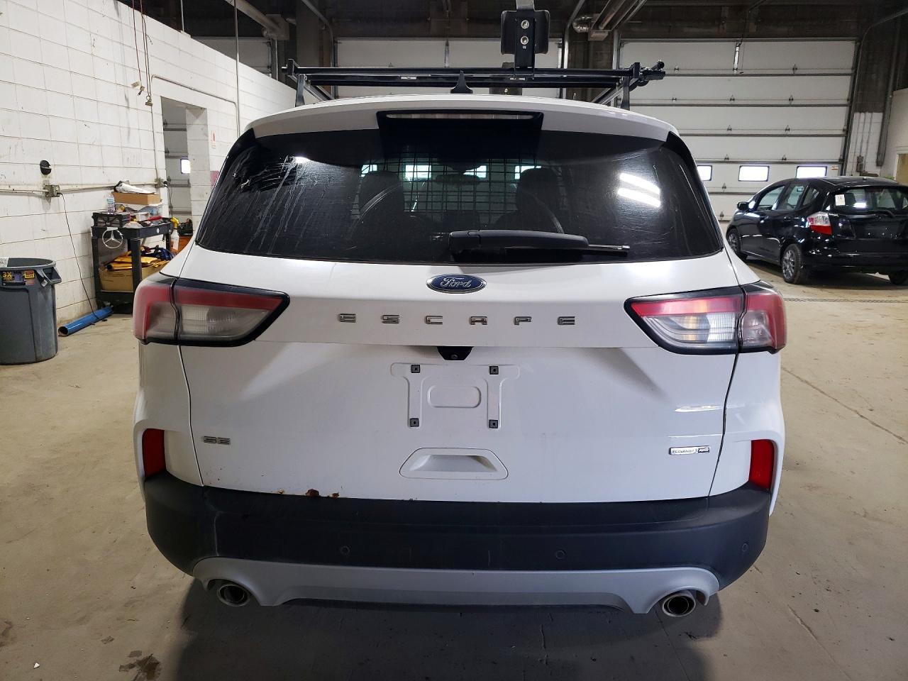 2020 Ford Escape Se - Фото 6