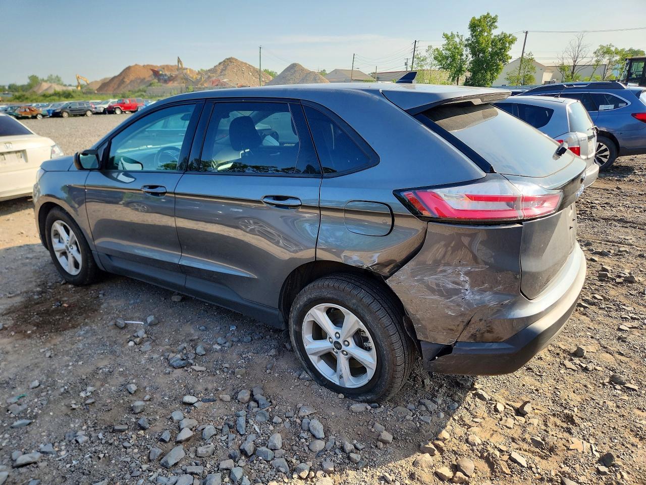 2024 Ford Edge Se - Image 2