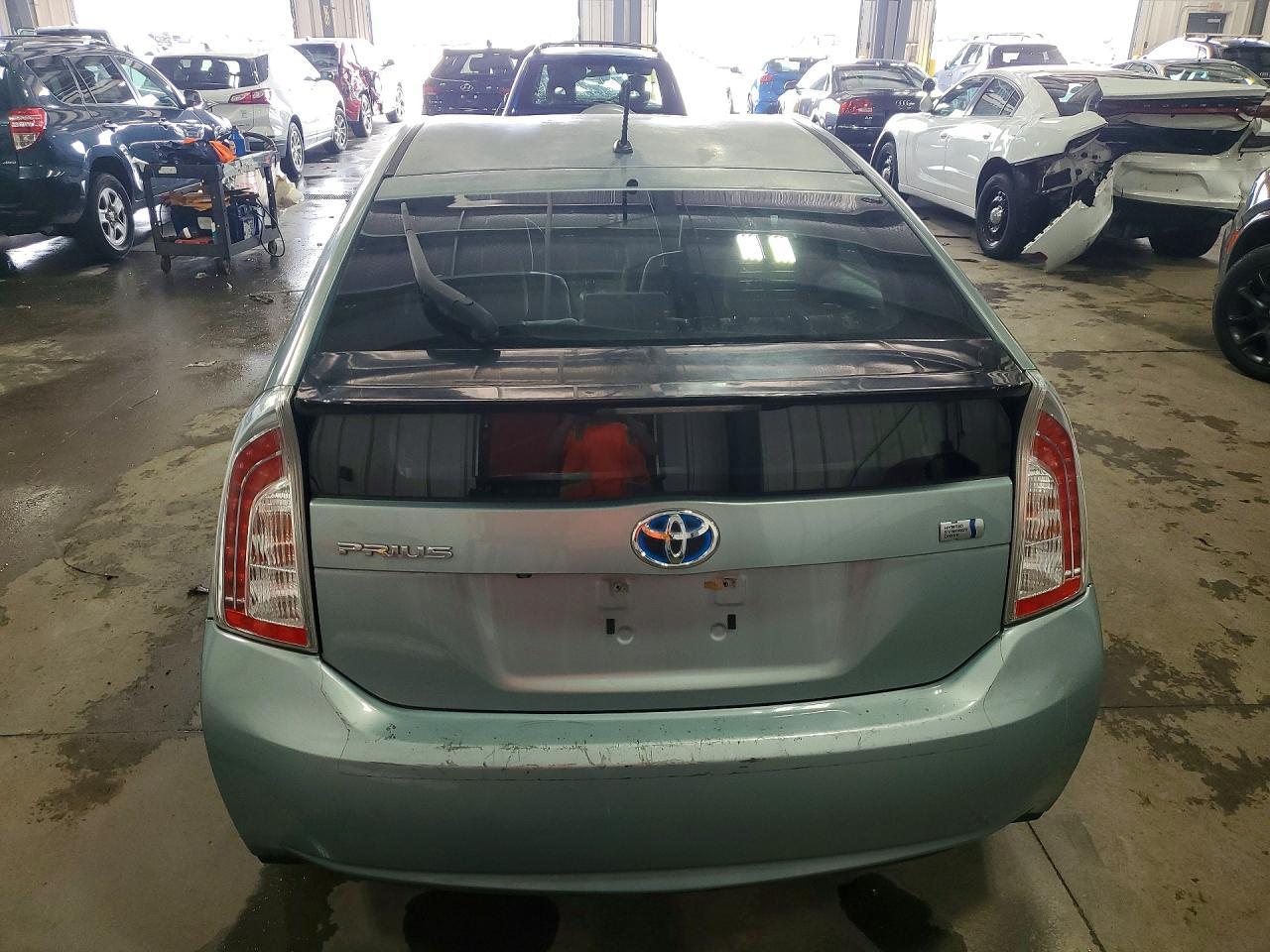 2015 Toyota Prius Two - Фото 6