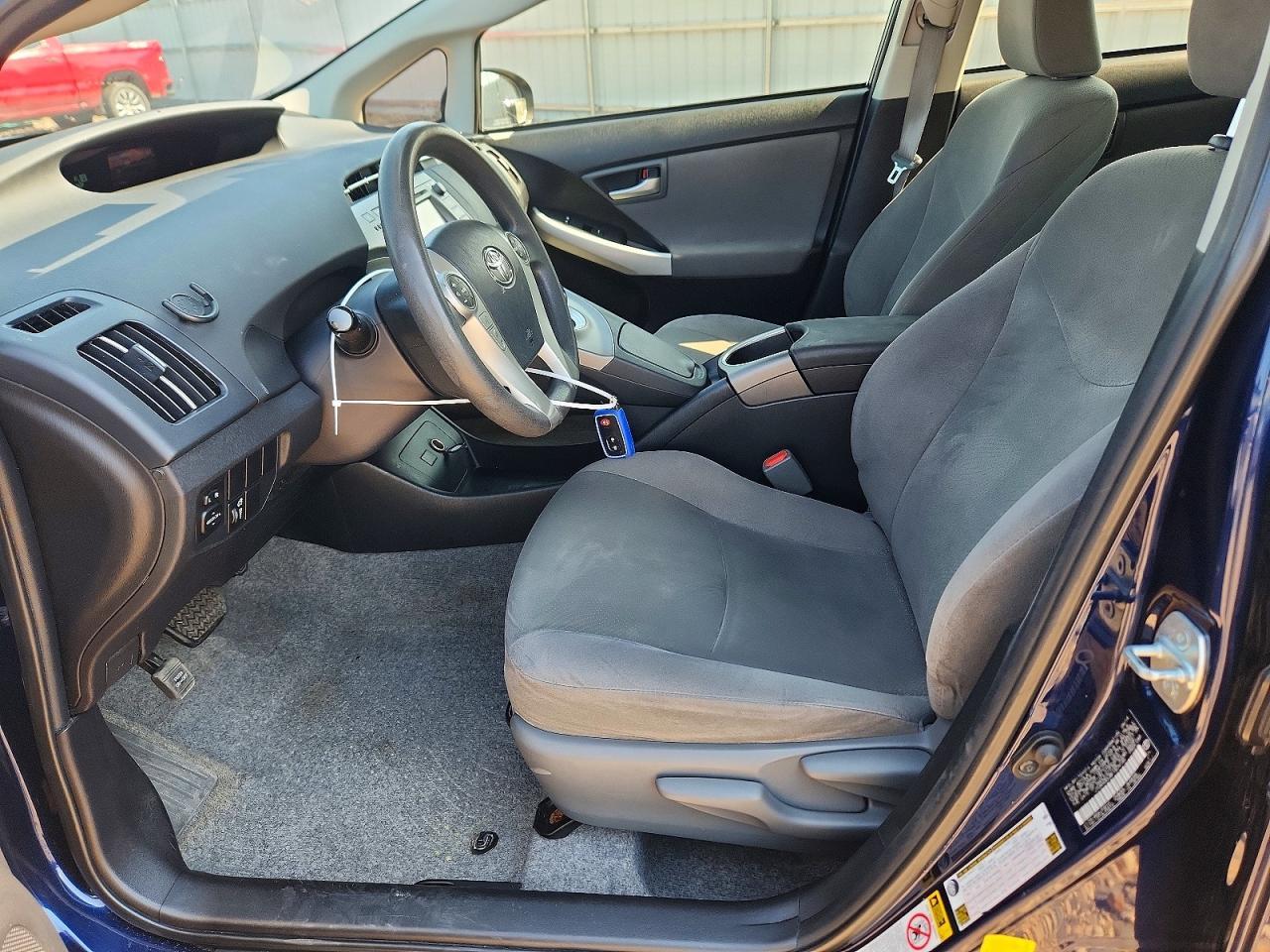 2015 Toyota Prius Three - Image 7