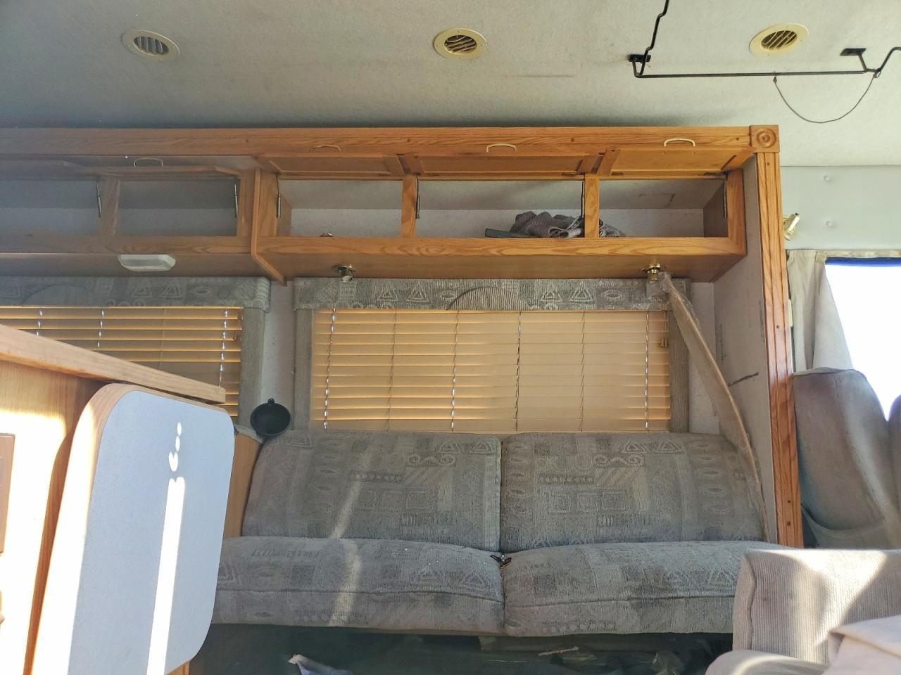 2002 Recreation - Camper - Image 6