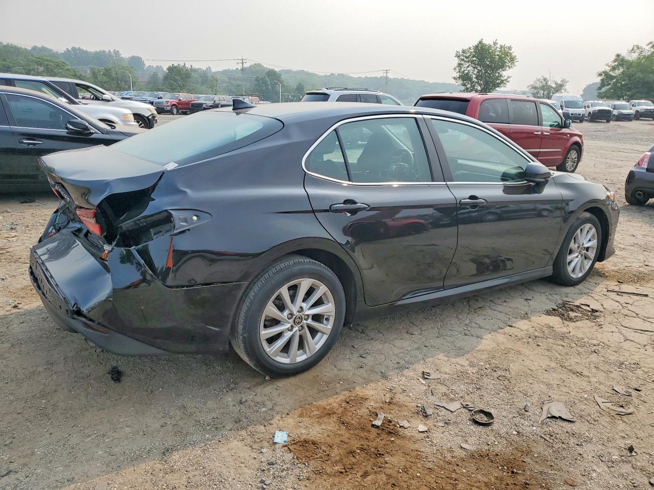 2023 Toyota Camry Le - Фото 3