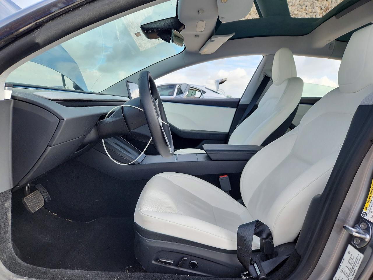 2025 Tesla Model 3 - Фото 7