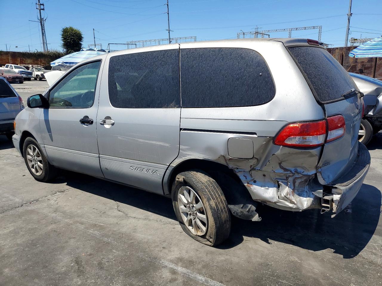 2001 Toyota Sienna Ce - Фото 2
