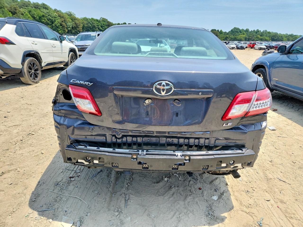 2011 Toyota Camry Le - Image 6