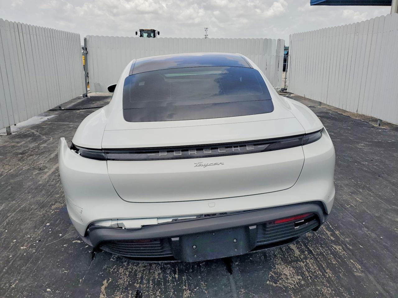 2022 Porsche Taycan - Фото 6