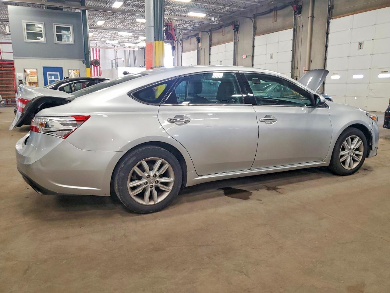 2013 Toyota Avalon Xle - Image 3