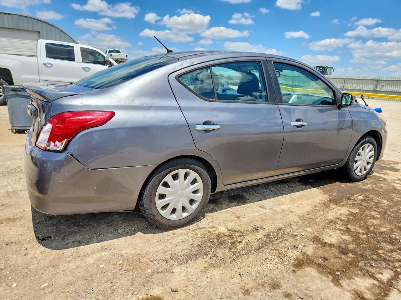 2018 Nissan Versa Sv - Фото 3