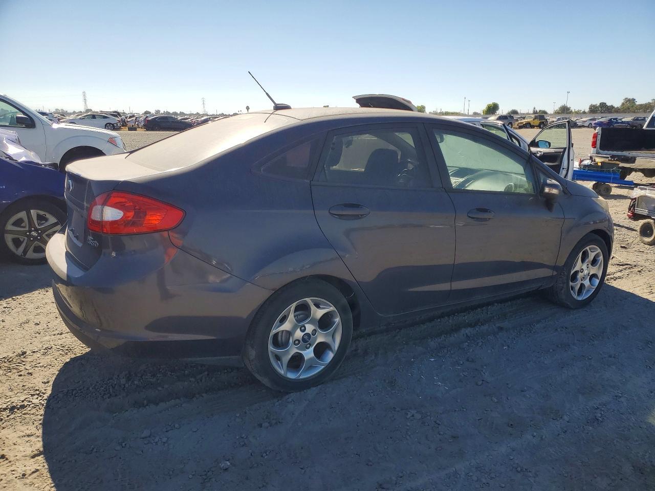 2012 Ford Fiesta Sel - Image 3