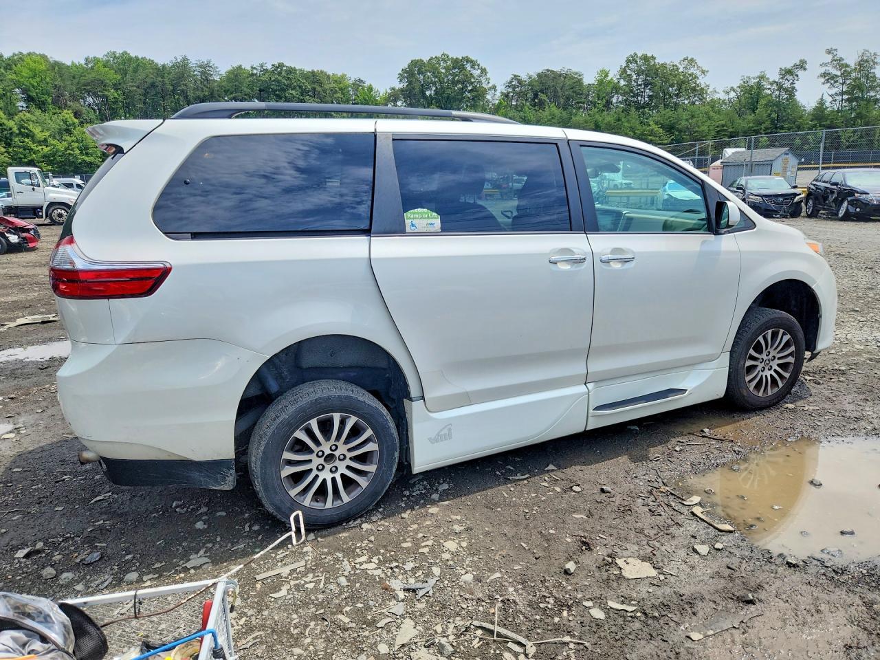 2020 Toyota Sienna Xle 8-Passenger - Фото 3