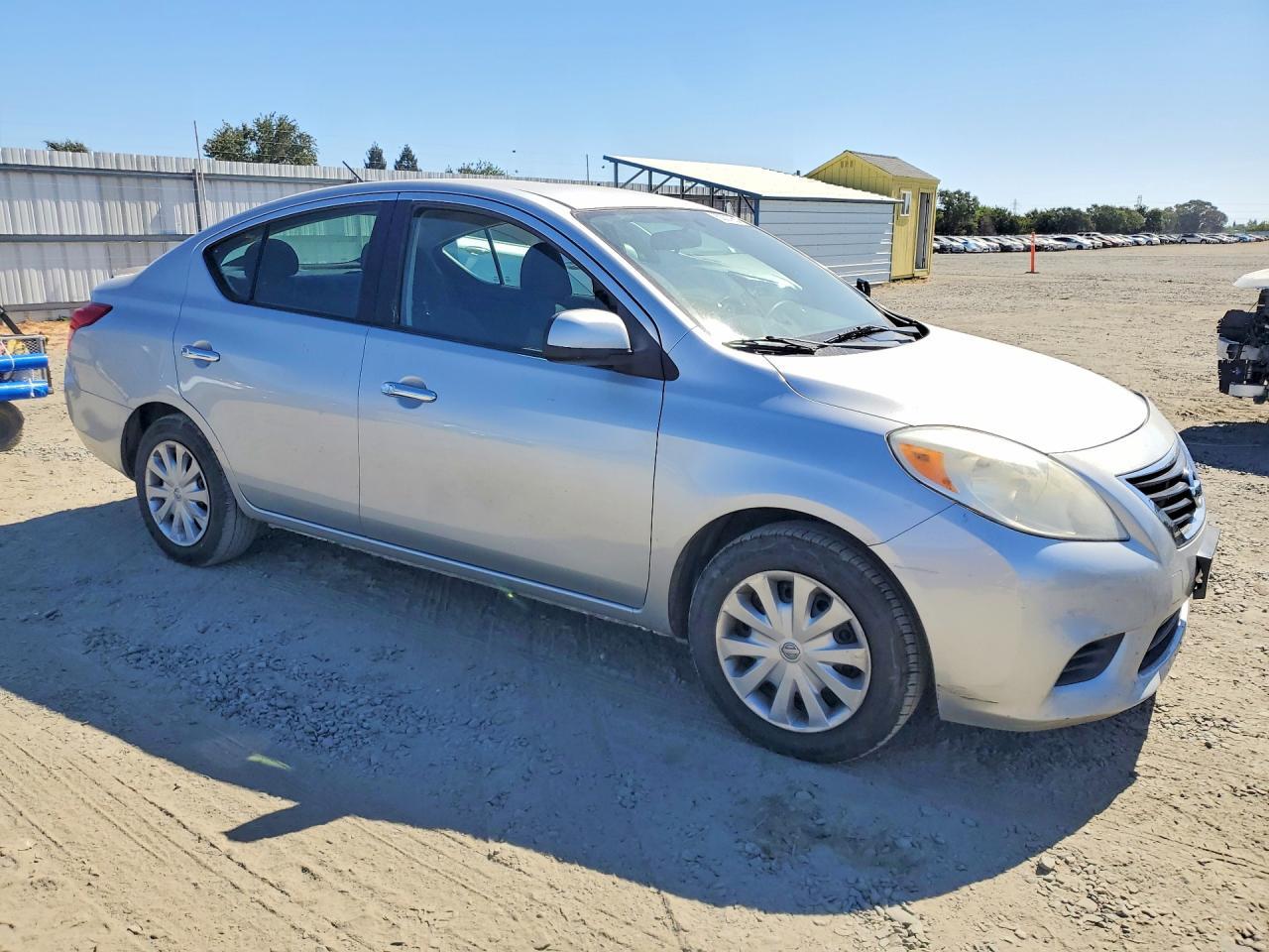 2012 Nissan Versa 1.6 S - Image 4