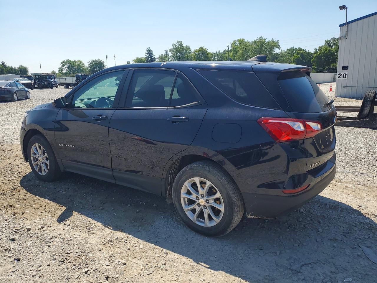 2021 Chevrolet Equinox Ls - Фото 2