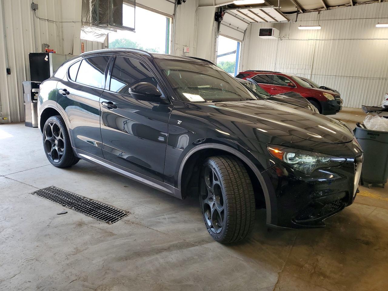 2024 Alfa Romeo Stelvio Ti - Фото 4
