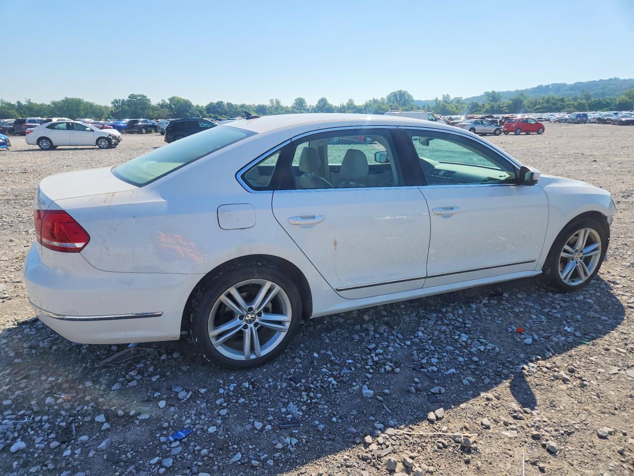 2013 Volkswagen Passat Sel - Фото 3