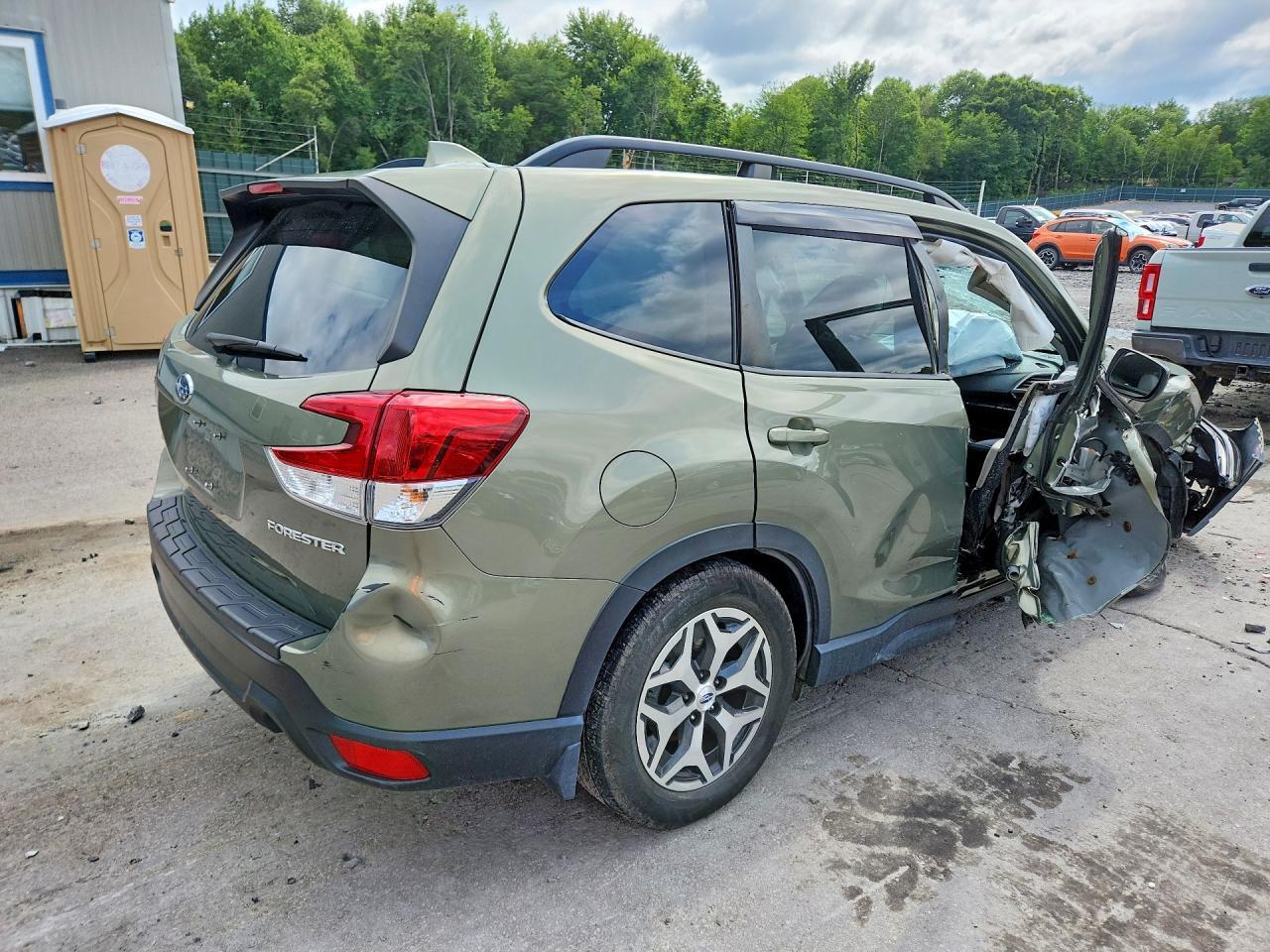2021 Subaru Forester Premium - Фото 3
