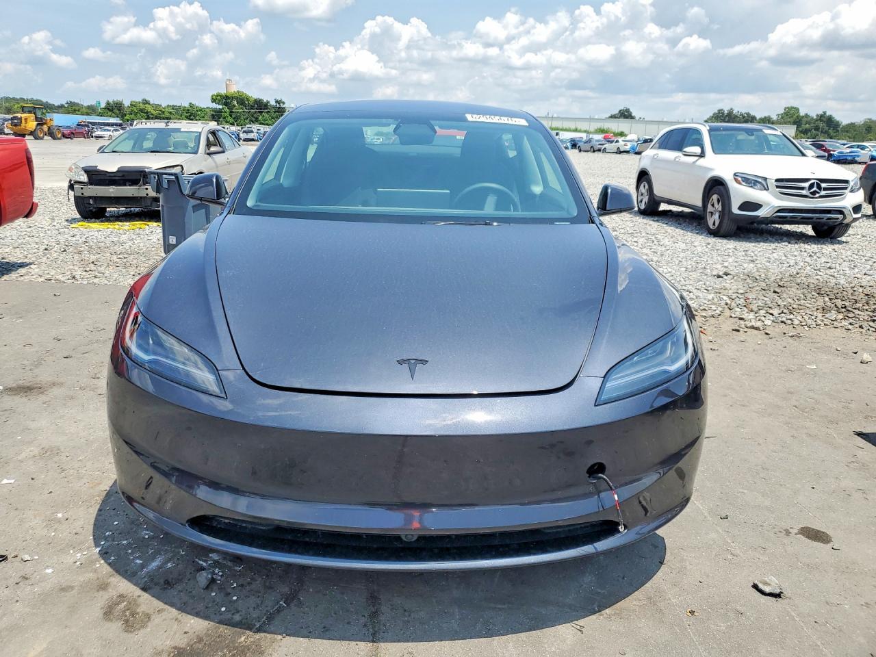 2026 Tesla Model 3 - Фото 5