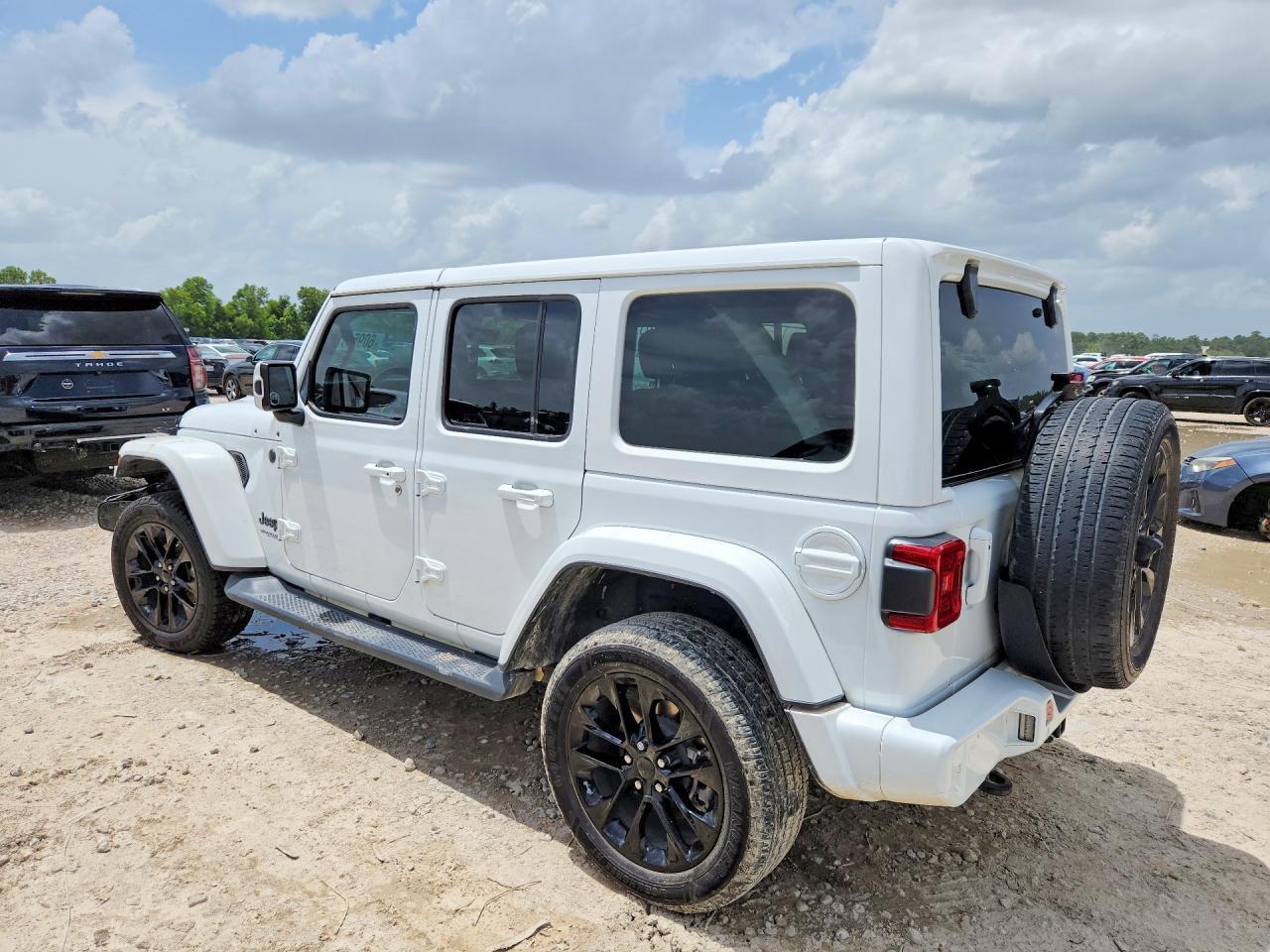 2021 Jeep Wrangler Unlimited Sahara - Фото 2