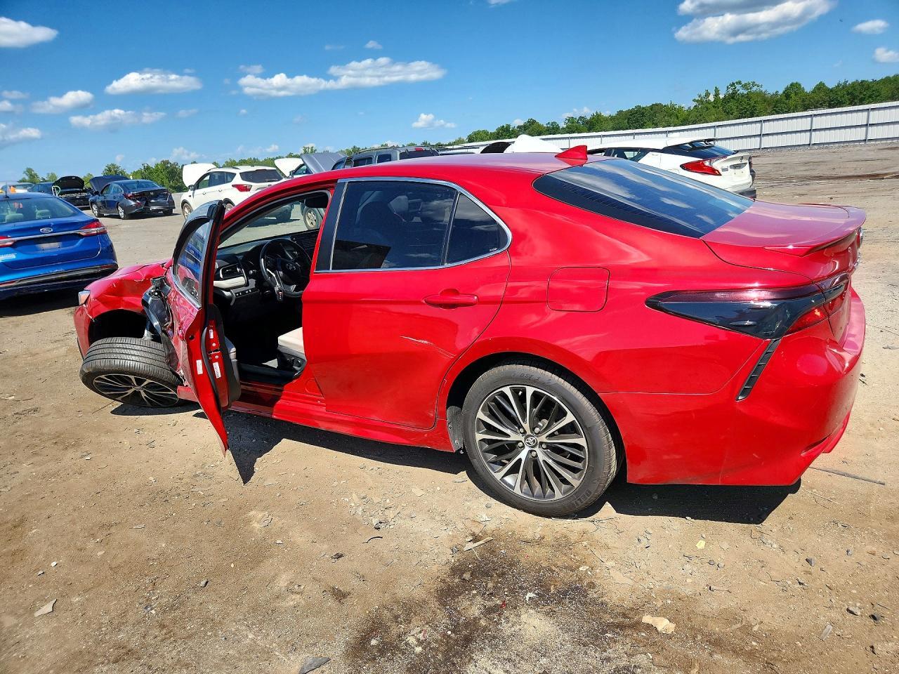 2022 Toyota Camry Se - Фото 2