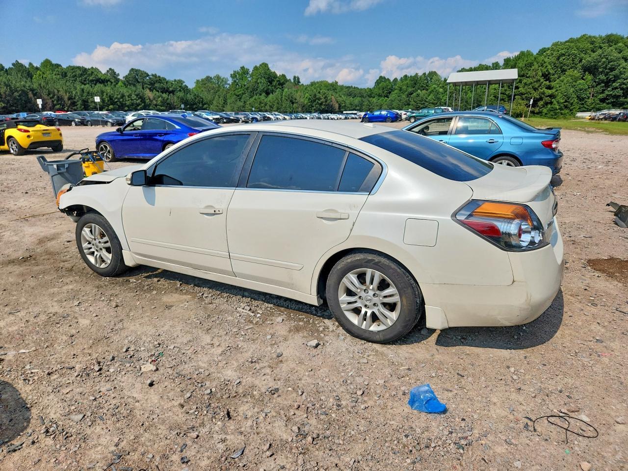 2010 Niss Altima - Image 2