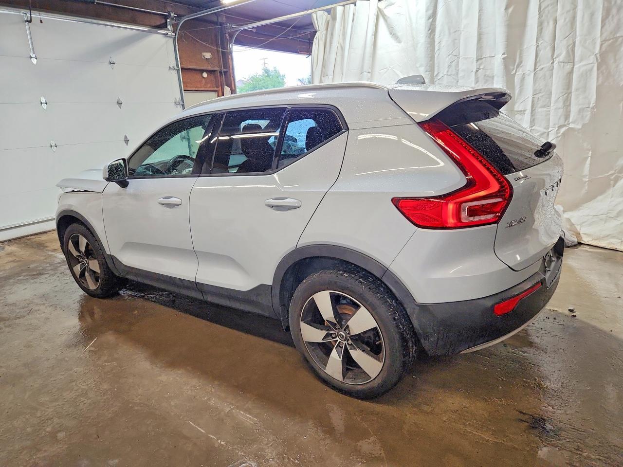 2020 Volvo Xc40 T5 Momentum - Фото 2