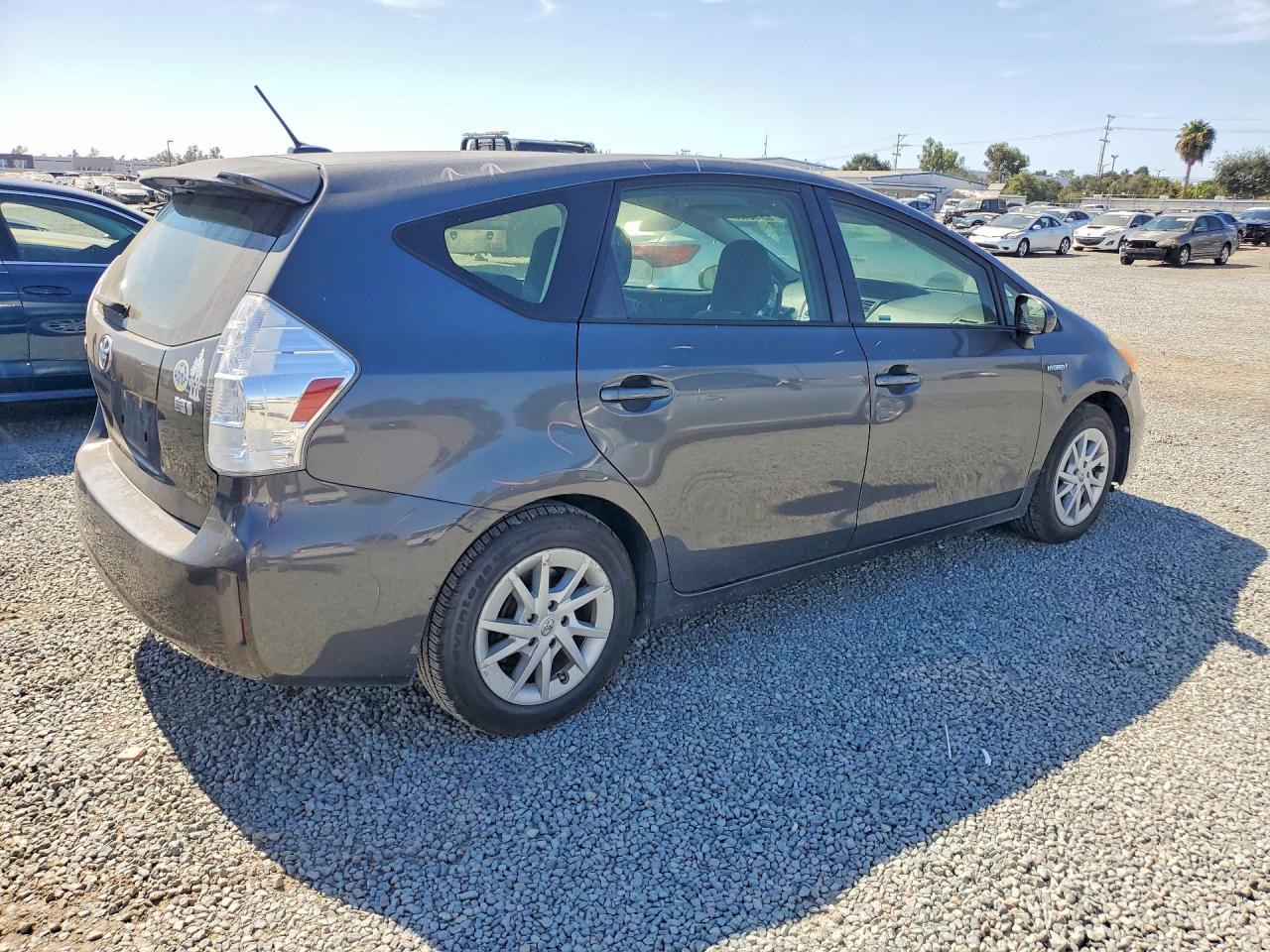 2013 Toyota Prius V Three - Фото 3