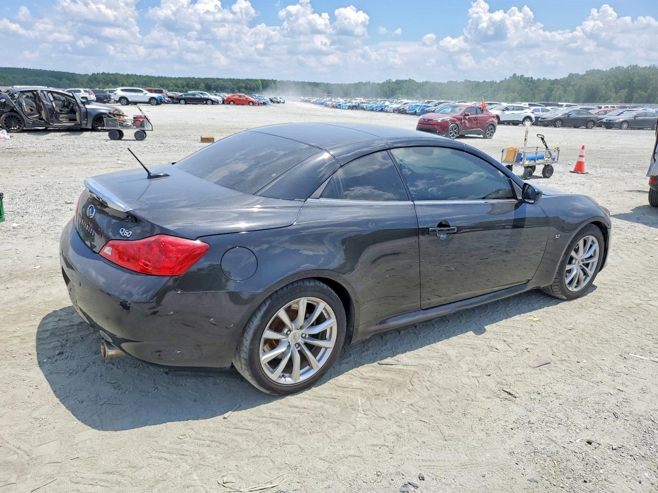 2015 Infiniti Q60 Convertible Base - Фото 3