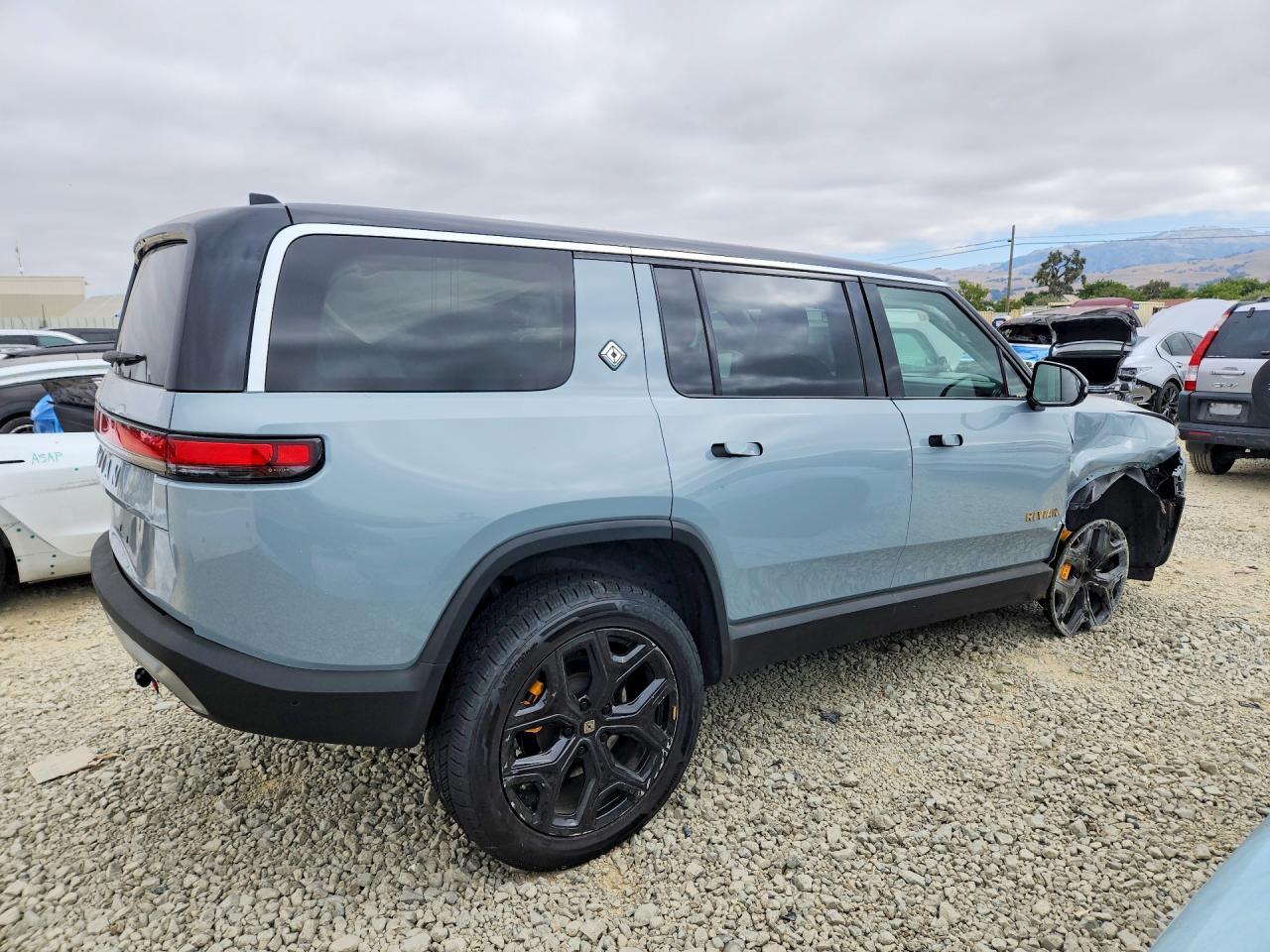 2023 Rivian R1S Launch Edition - Фото 3