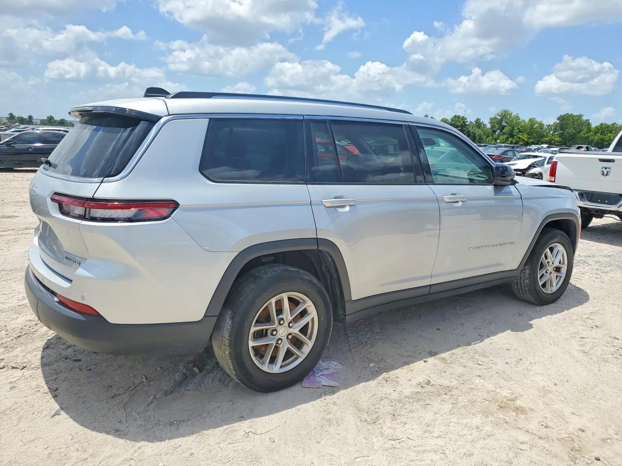 2023 Jeep Grand Cherokee L Laredo/L Altitude - Image 3